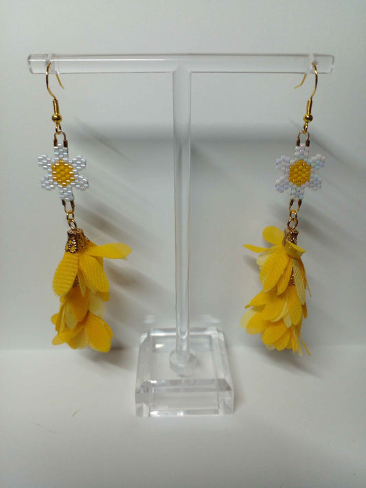 White Daisy Brick Stitch Earrings with Yellow Tassels