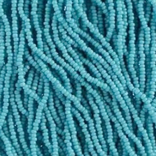 Perle Preciosa (tchèque) taille Charlotte 13/0, bleu turquoise opaque, enfilée